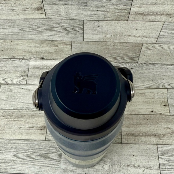 NWT- Stanley The Aerologht IceFlow Bottle in Deep Blue 24oz - Picture 3 of 10